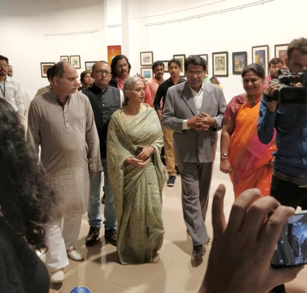 Chief Guest, Bollywood Actress Mrs. Beena Banerjee at KS Art Fair.